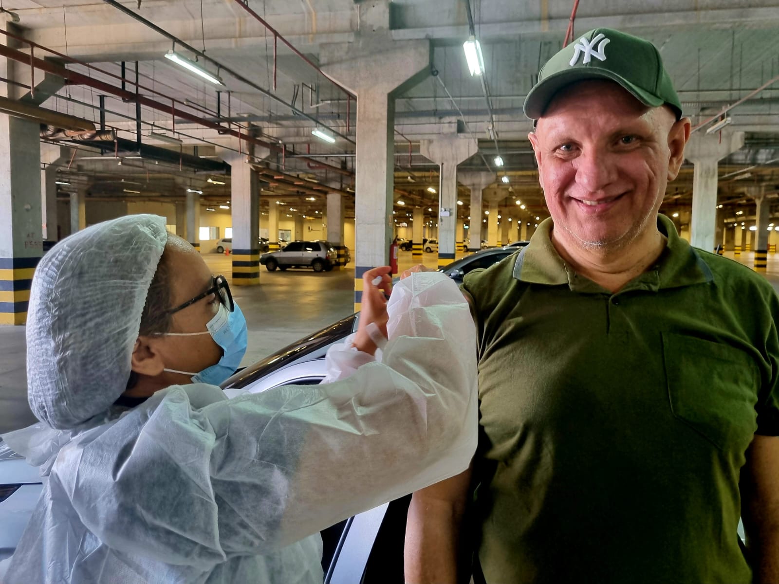 Enfermeira vacina Marcelo Rego